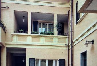 Legnano elegante, silenzioso e centrale allows 18 year olds to book a room