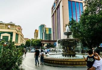 Delux Apartment Mc Donalds has Smoking/Balcony rooms