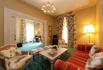 Hotel Palacio Urgoiti has Balcony rooms