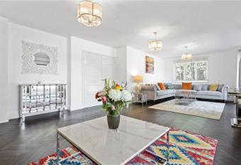 Hampshire gated home in exclusive location has Balcony rooms