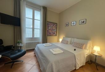 La camera di Lidia allows 18 year olds to book a room