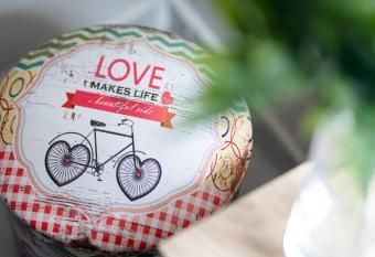 Downtown Comfy allows 18 year olds to book a room