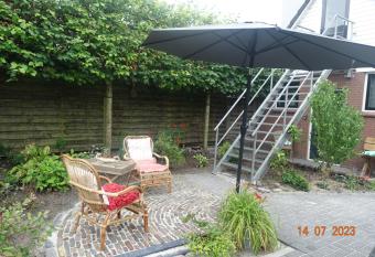 Suuthwalda Overnight Stay has Balcony rooms