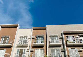 Cozy Condo w/ Balcony & Free Parking in South Cebu has Balcony rooms