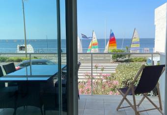 Appartement face mer LA BAULE has Balcony rooms