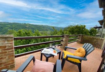 La Rosa di Langa - Charming Panoramic House has Balcony rooms