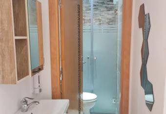 Chez Najib et Ziad has Balcony rooms