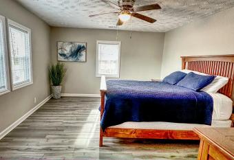 Brick Beauty Fayetteville 3 bedroom Mins from Downtown allows 18 year olds to book a room