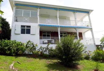 Maison de 3 chambres a Deshaies a 200 m de la plage avec vue sur la mer jardin clos et wifi has Balcony rooms