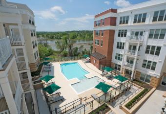 Mint House Alexandria - Old Town allows 18 year olds to book a room