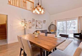 Cap Magog! Pr  s du lac Memphr  magog et mont Orford has Balcony rooms