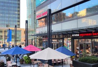 Urban Oasis - Midtown/free parking has Balcony rooms