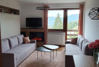 Vla  i  ka ru  a Eko FIS 303 has Balcony rooms