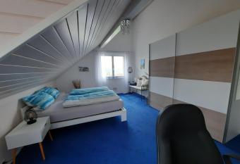 Bed & Breakfast Lake View allows 18 year olds to book a room