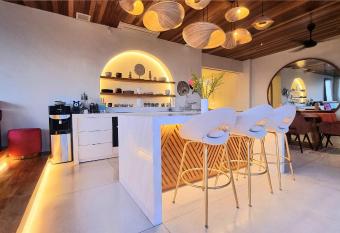 Uluwatu Sunset Hills allows 18 year olds to book a room