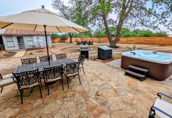 Luxury 1 Acre Oasis W-Hottub-Firepit Near Main! has Balcony rooms