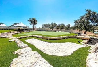 Unique Tiny Home-1 Mi to Fred-w-Resort Amenities! has Balcony rooms