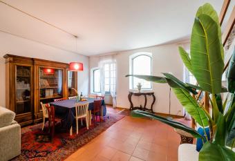 FEEL - Salvecchio Apartments has Balcony rooms