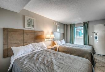 Penthouse Condo w Amazing Beach Views Sleeps 6 allows 18 year olds to book a room