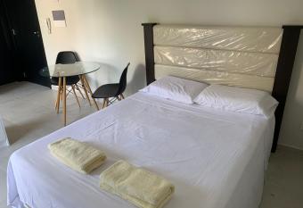 Depto en Asuncion- excelente ubicaci  n- Villa Morra #402 allows 18 year olds to book a room