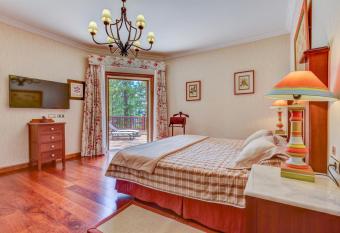 Hotel Spa Villalba allows 18 year olds to book a room