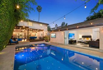West Hollywood 5 Bedroom Pool has rooms with a private hot tub