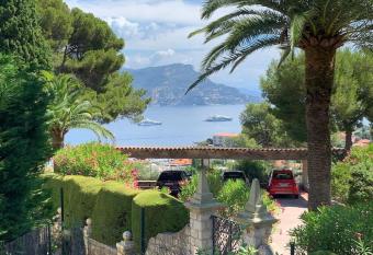 Charming Villa Saint-Jean-Cap-Ferrat allows 18 year olds to book a room
