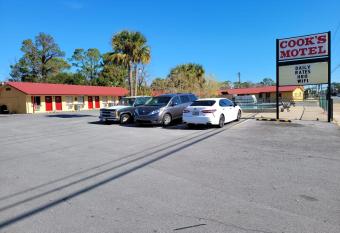 Cook's Motel has Smoking rooms