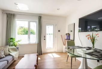 Luxury Beautiful Garden View 1 Bedroom allows 18 year olds to book a room