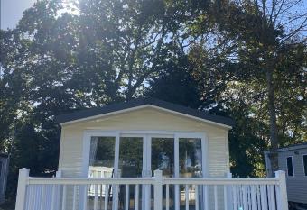 KellysHolidayHomes 26 Willerby 2 bedrooms caravan has Balcony rooms