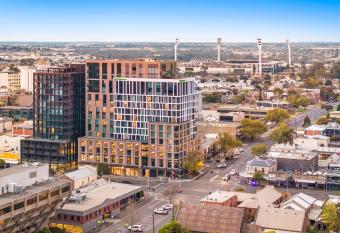 Holiday Inn & Suites Geelong, an IHG Hotel allows 18 year olds to book a room