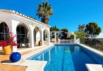 Villa Esparragueras has Balcony rooms