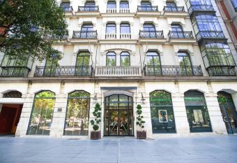 Valladolid Recoletos allows 18 year olds to book a room