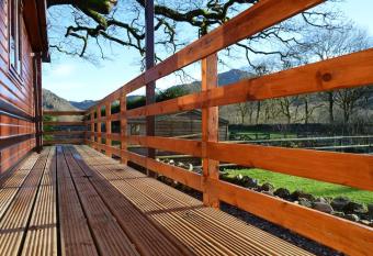 Woolpack Lodge has Balcony rooms