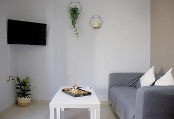 Cozy Apartment In The Heart Of The City allows 18 year olds to book a room