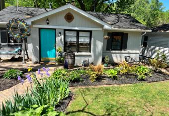 East Atlanta Escape - 3 bedrooms allows 18 year olds to book a room