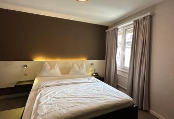 Residence am Marktplatz allows 18 year olds to book a room