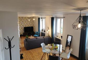 Savannah - gare - parking jardin allows 18 year olds to book a room