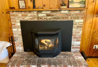 The Oak Haven - a relaxing sanctuary w/spa! has rooms with a private hot tub