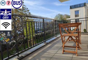 Chambre priv  e dans un nouvel appartement partag   pr  s de Paris avec parking gratuit has Balcony rooms