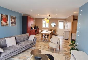    de Vents -    30m de la plage has Balcony rooms