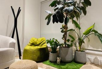 Modern and Spacious Condo with Private Backyard allows 18 year olds to book a room