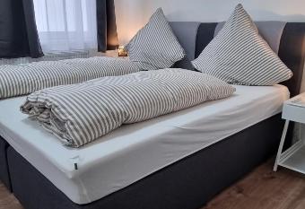 SM3 Apartment has Balcony rooms