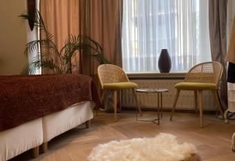 Logies Windsor One Room has Balcony rooms