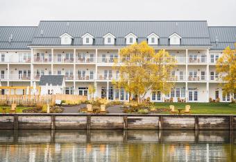 The Lake House on Canandaigua has Balcony rooms