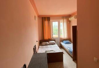 LUKACHO has Balcony rooms