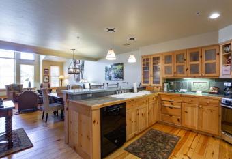 3 Bedroom Condo - The Lodges at Deer Valley condo has Balcony rooms