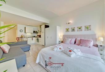  Cuore di Rose  Parking - Welcome Set, Netflix, for 4 Persons -By EasyLife Swiss has Balcony rooms