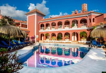 Los Arcos has Balcony rooms