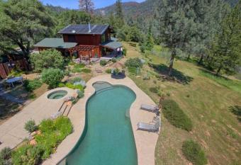 Manzanita Ridge Estate by Bnb Yosemite has Balcony rooms
